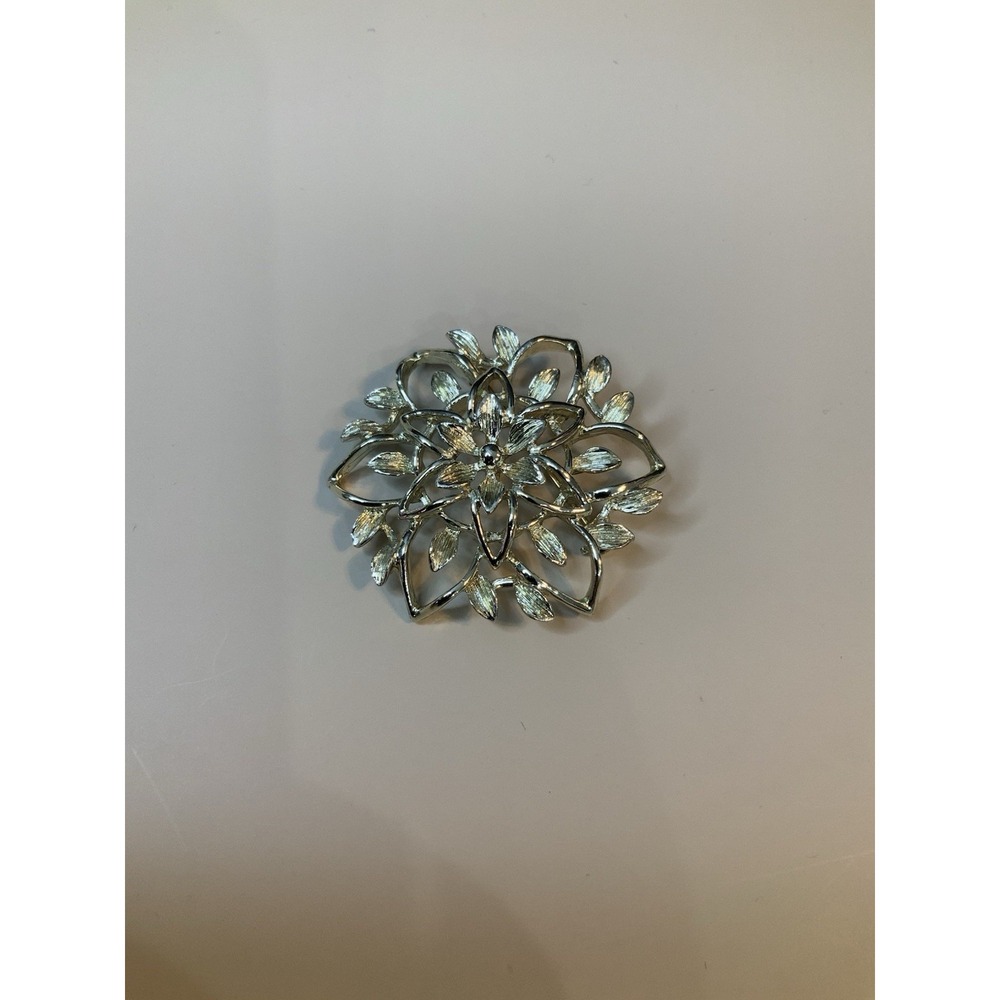 vintage sarah coventry silver tone flower brooch 1 3/4"